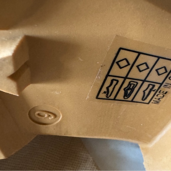 Women's Brown and Black Boots - Picture 13 of 14